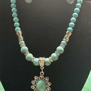 Turquoise handmade Beaded Pendant Necklace - Brand Unspecified
